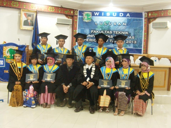 Wisuda IV Tahun 2013 Teknik Elektro Unand